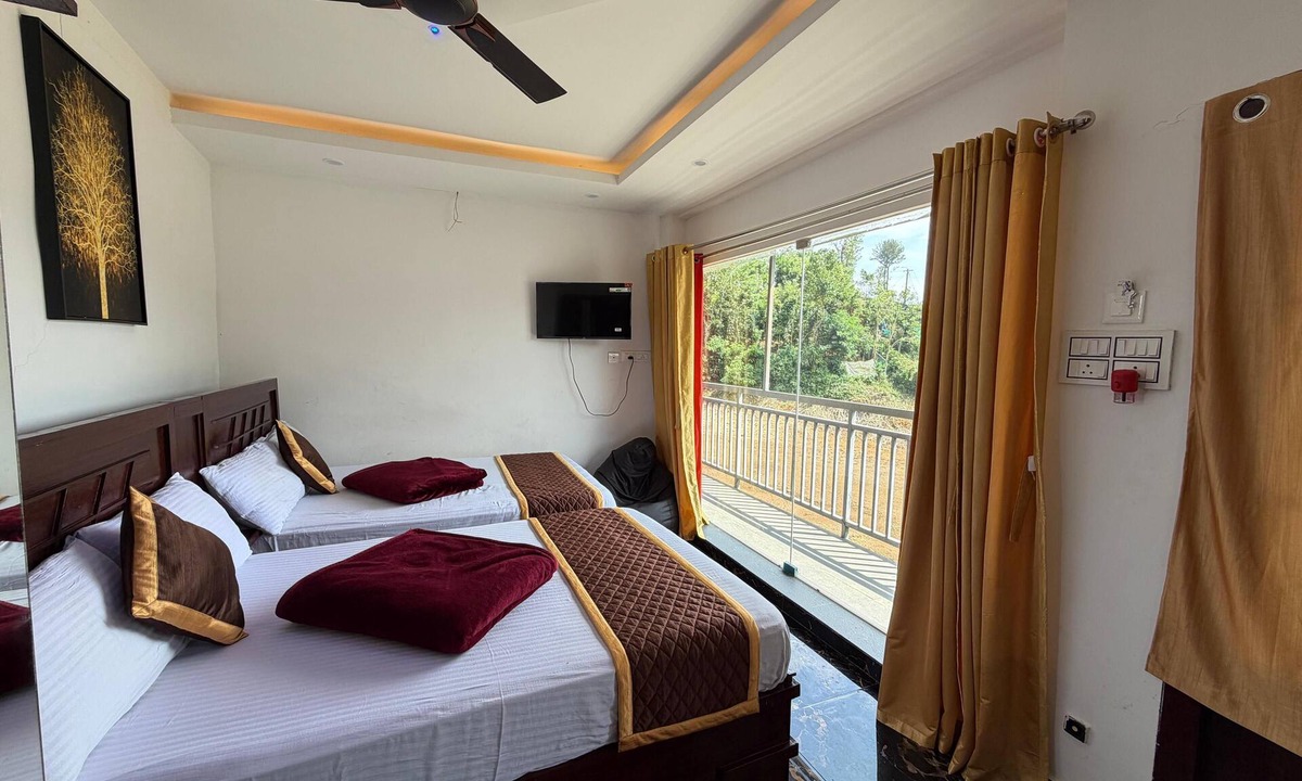 Valparai Hotel | Glass House Retreat