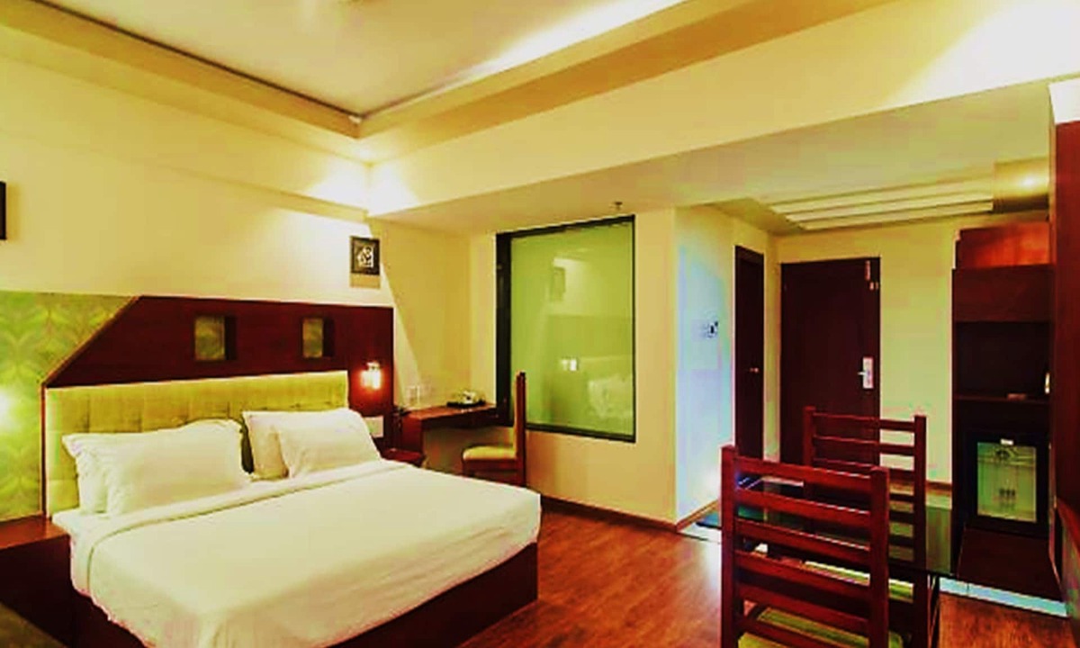 Chithirapuram Hotel | Gokulam Park Munnar