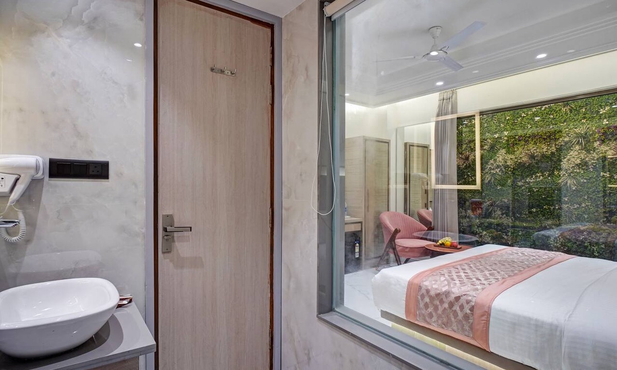 Paharganj Hotel | Gold The Royal