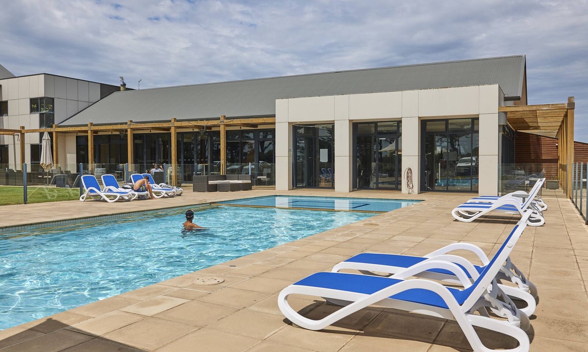Connewarre House | Golf Course Retreat with Pool At Barwon Heads