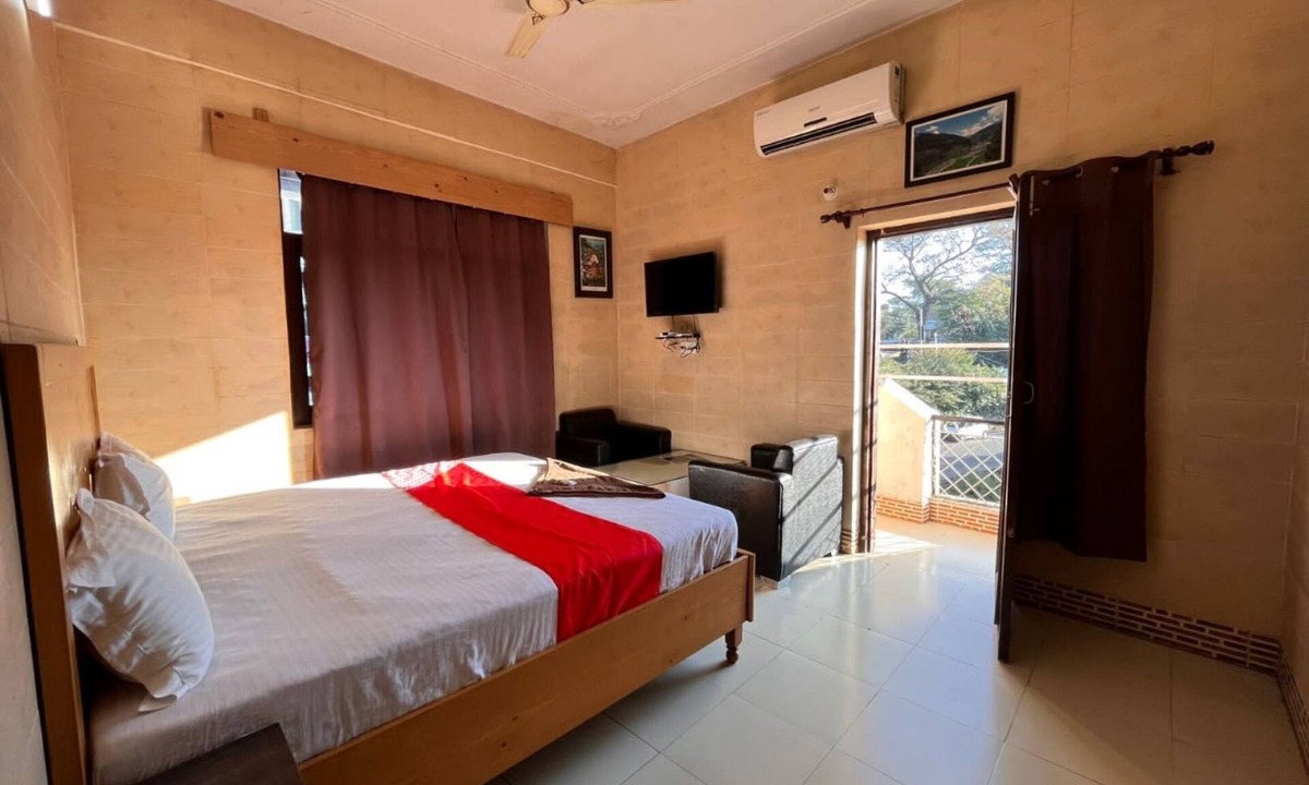 Palampur Hotel | Goromgo Raj Golden & Restaurant Palampur