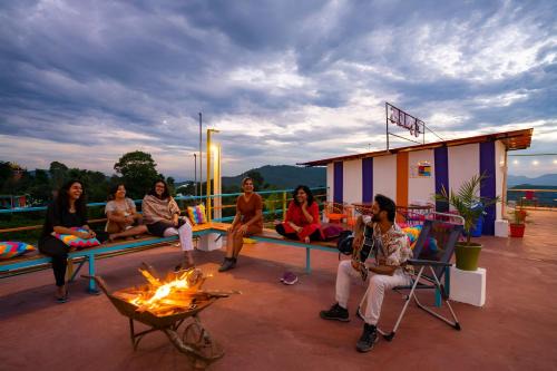 Suja Hostel | goSTOPS Bir, Landing Site