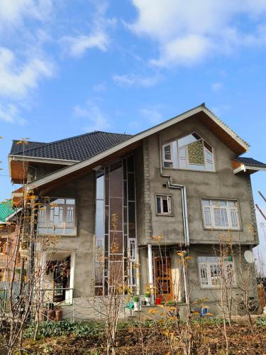 Srinagar House | Gulmarg View Guest House