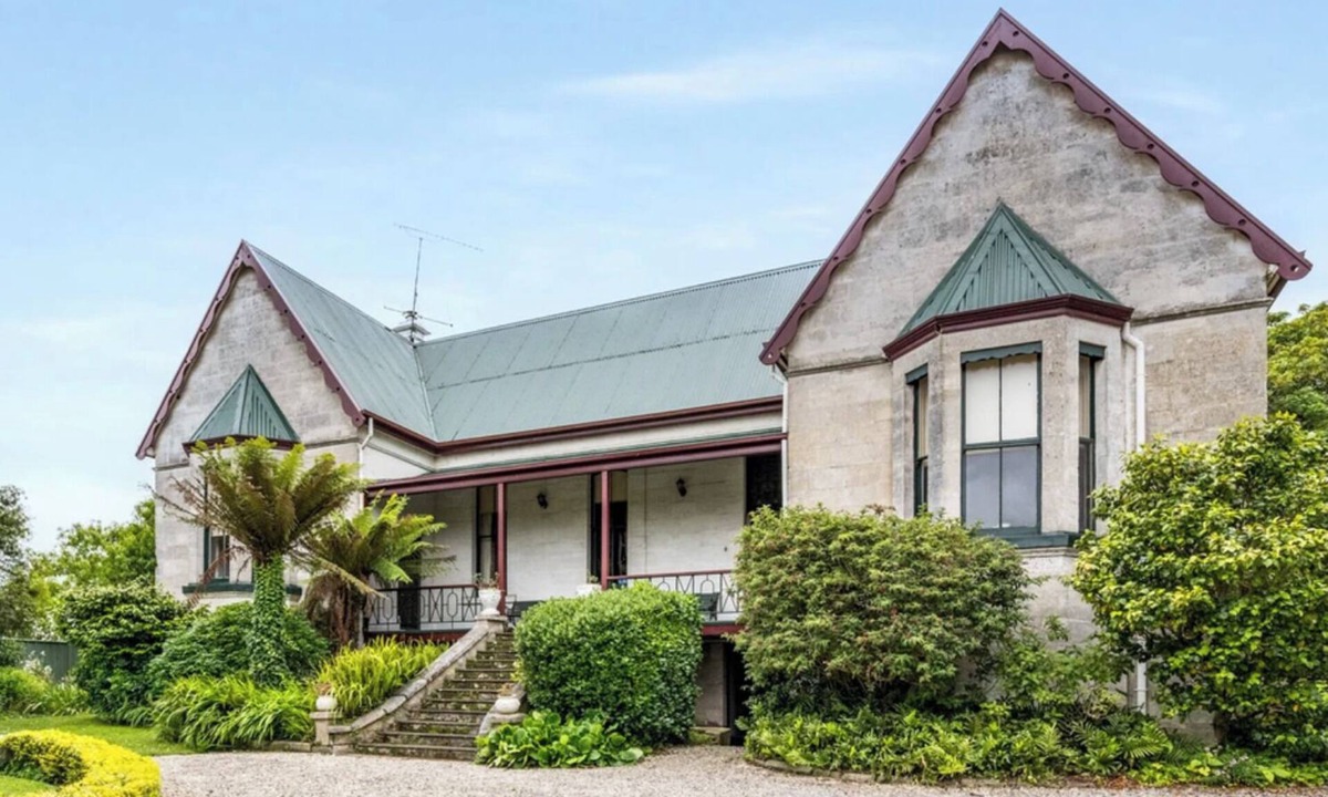 Mount Gambier House | Heritage Accommodation Near The Heart of Mt Gambier