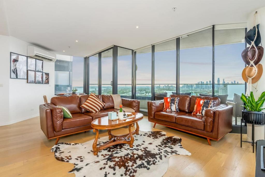 St Kilda Apartment | High-Floor St Kilda - Free Parking, NY Fireworks