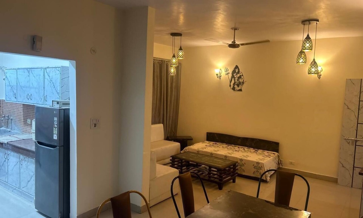 Basai Apartment | HighRiseViews/FamilyFriendly/NearTajMahal