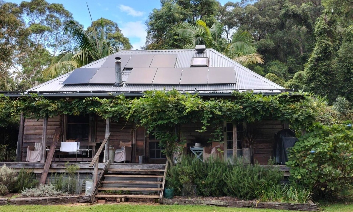 Barrengarry Cabin | Historical 150 year old Timber Cabin at Kangaroo Valley - 100% Sustainable
