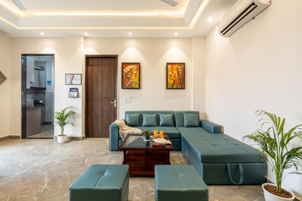 Sainik Farm Apartment | Homlee-Pearl-3BHK-Lift-Parking-Max Hospital-Saket