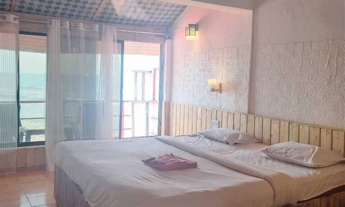 Arambol Hotel | Honey Guest House Restaurant