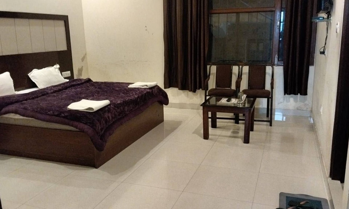 Palampur Hotel | Hotel Ambika & Restaurant By GRB