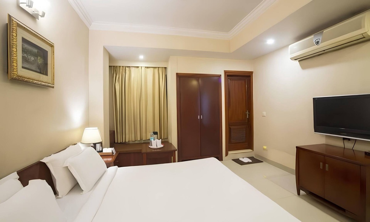 Kaushambi Hotel | HOTEL BLUE STONE