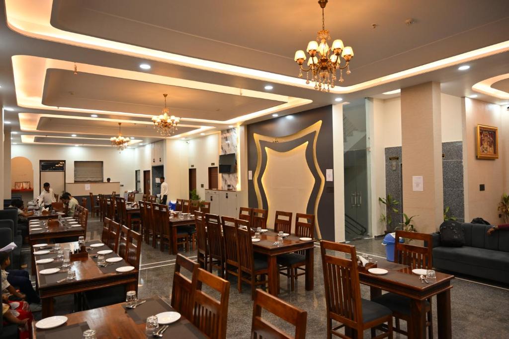 Chomu Hotel | Hotel Cozzy Inn