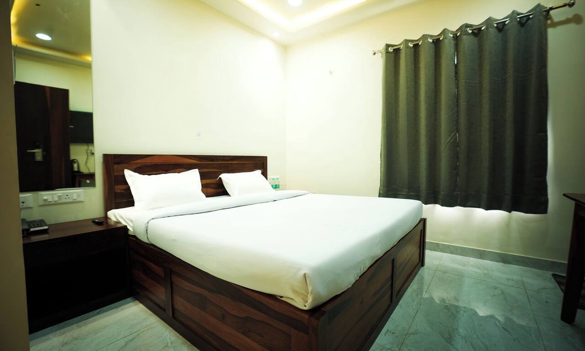 Sindhi Camp Hotel | HOTEL DIWAKAR NIWAS