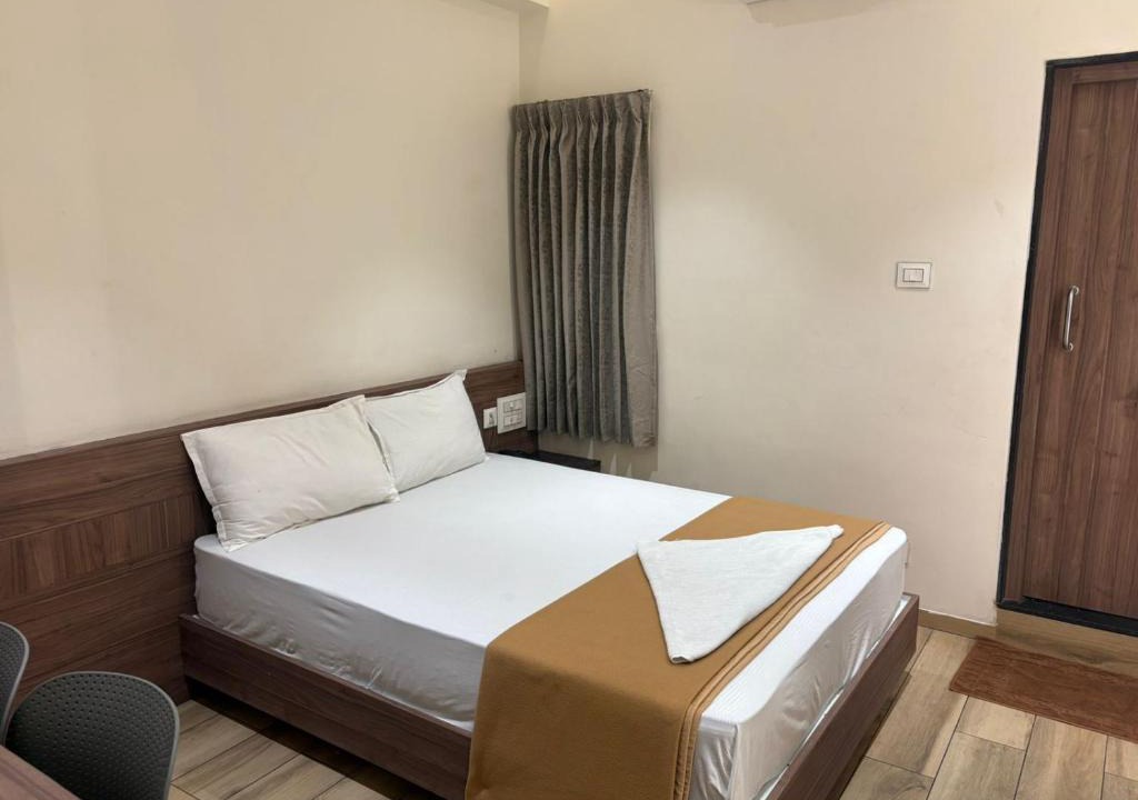Tiruchendur Hotel | Hotel Grand