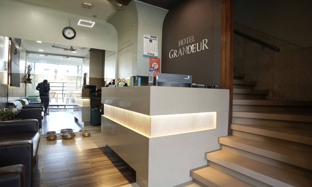 Valsad Hotel | Hotel Grandeur