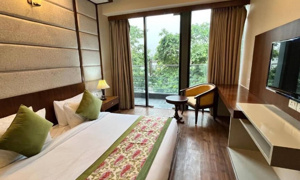 Anand Vihar Hotel | Hotel IP Royal By Qotel