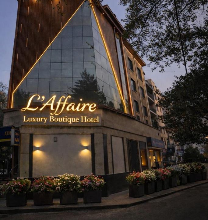 New Delhi House | Hotel Laffaire Select Near Rajori Metro