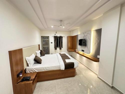 Bhuj Hotel | Hotel Madhav Inn