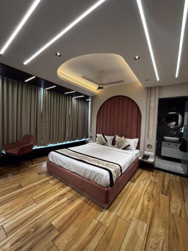 Chinar Park Hotel | Hotel Meera International