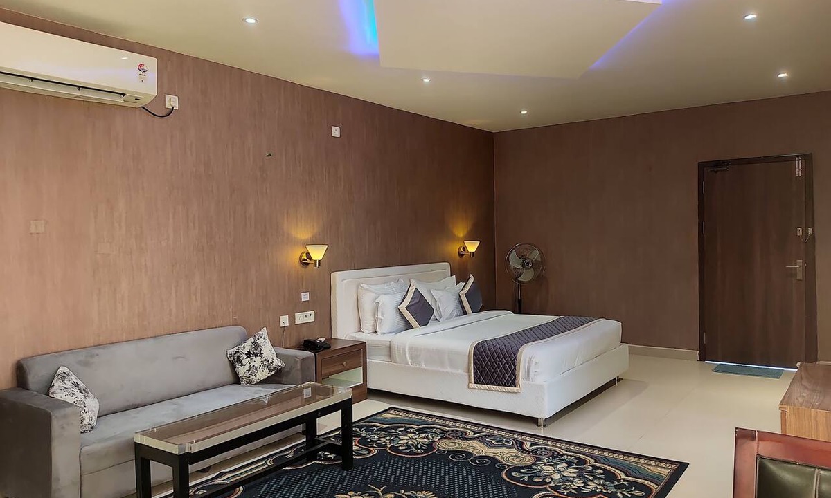 Vadanemelli Hotel | Hotel Montecarlo