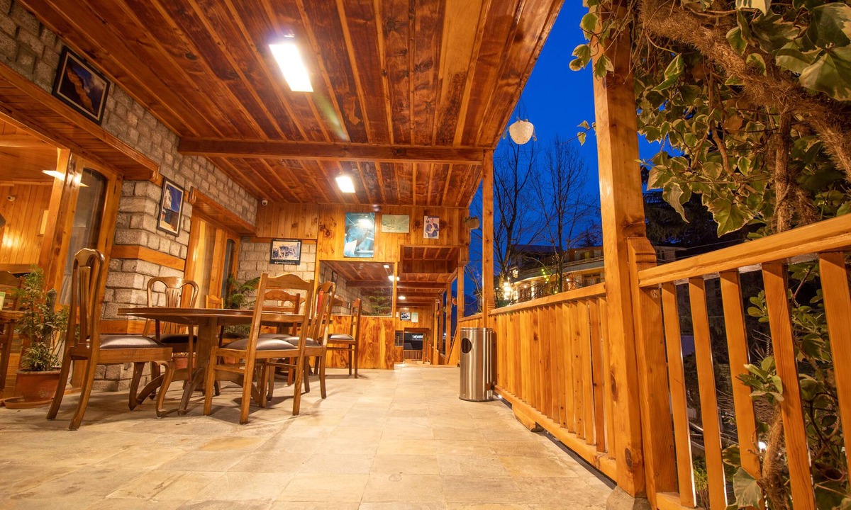Old Manali Resort | Hotel Negis Mayflower