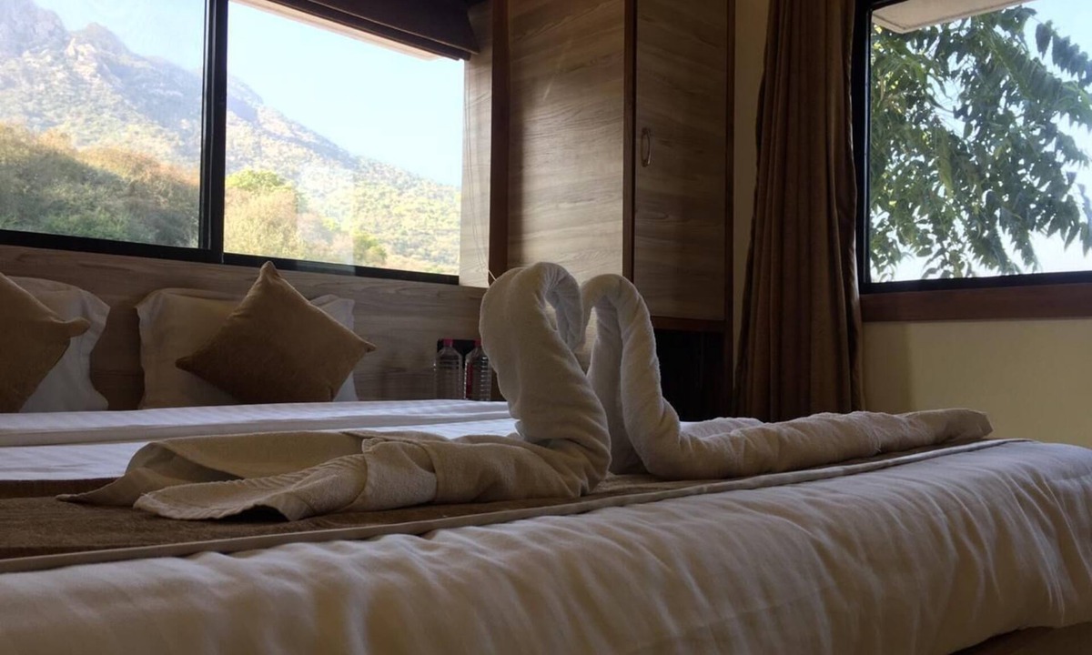 Abu Road Hotel | Hotel New Golden Veena