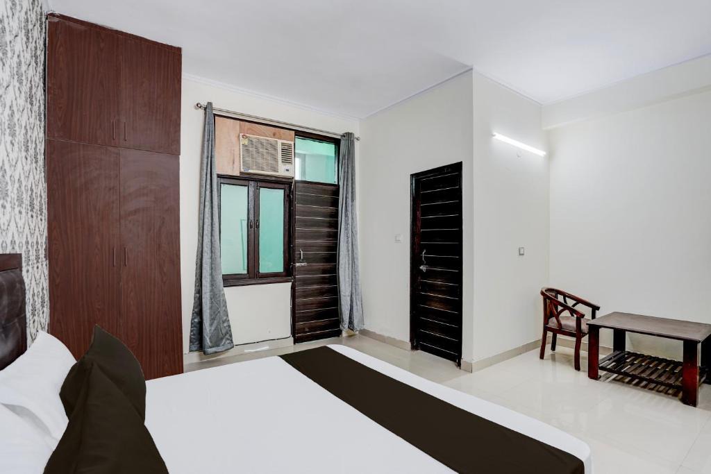 Noida Hotel | Hotel O Avs Hotel and restaurant