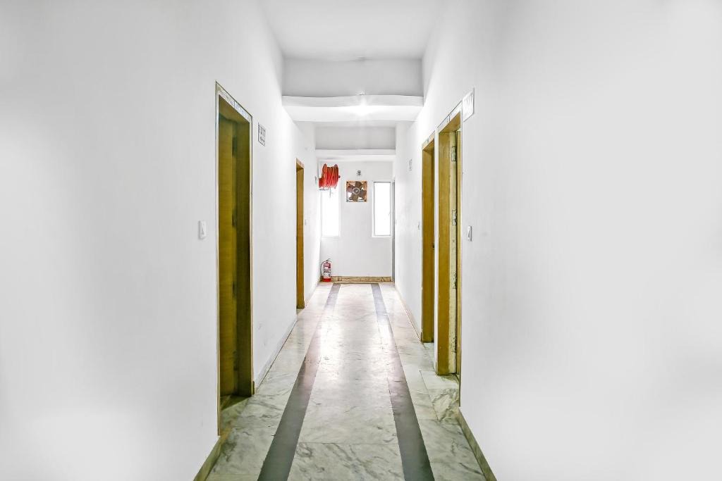 Karol Bagh Hotel | Hotel O Crown Continental