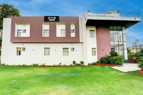 Mohangarh Hotel | Hotel O Gomti Nagar Vigyan khand