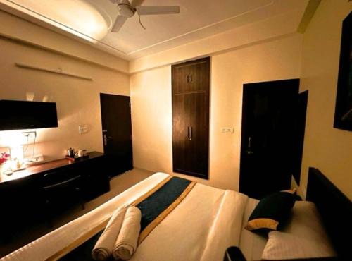 Noida Hotel | HOTEL O THE VIRAAT