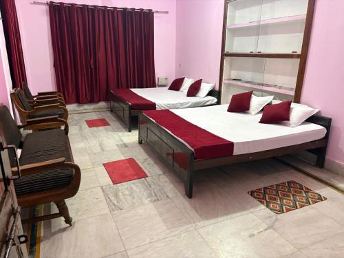 Sigra House | Hotel Padamaa Palace
