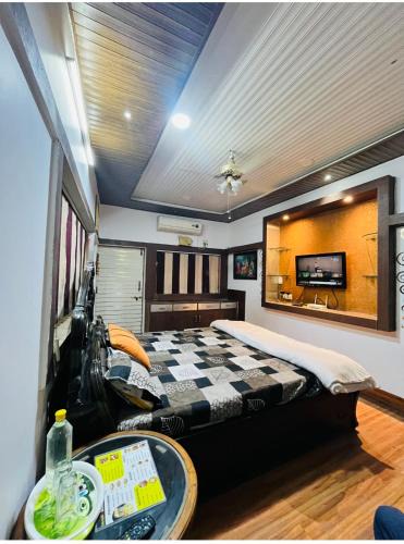 Jabalpur Hotel | Hotel PALM TREE Home Stay