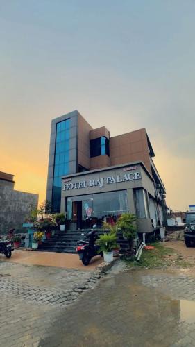 Azamgarh Hotel | Hotel Raj Palace