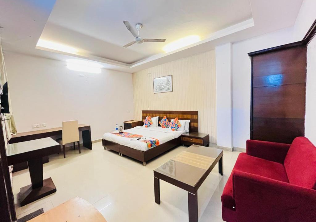 Kalkaji Hotel | Hotel Rise Villa