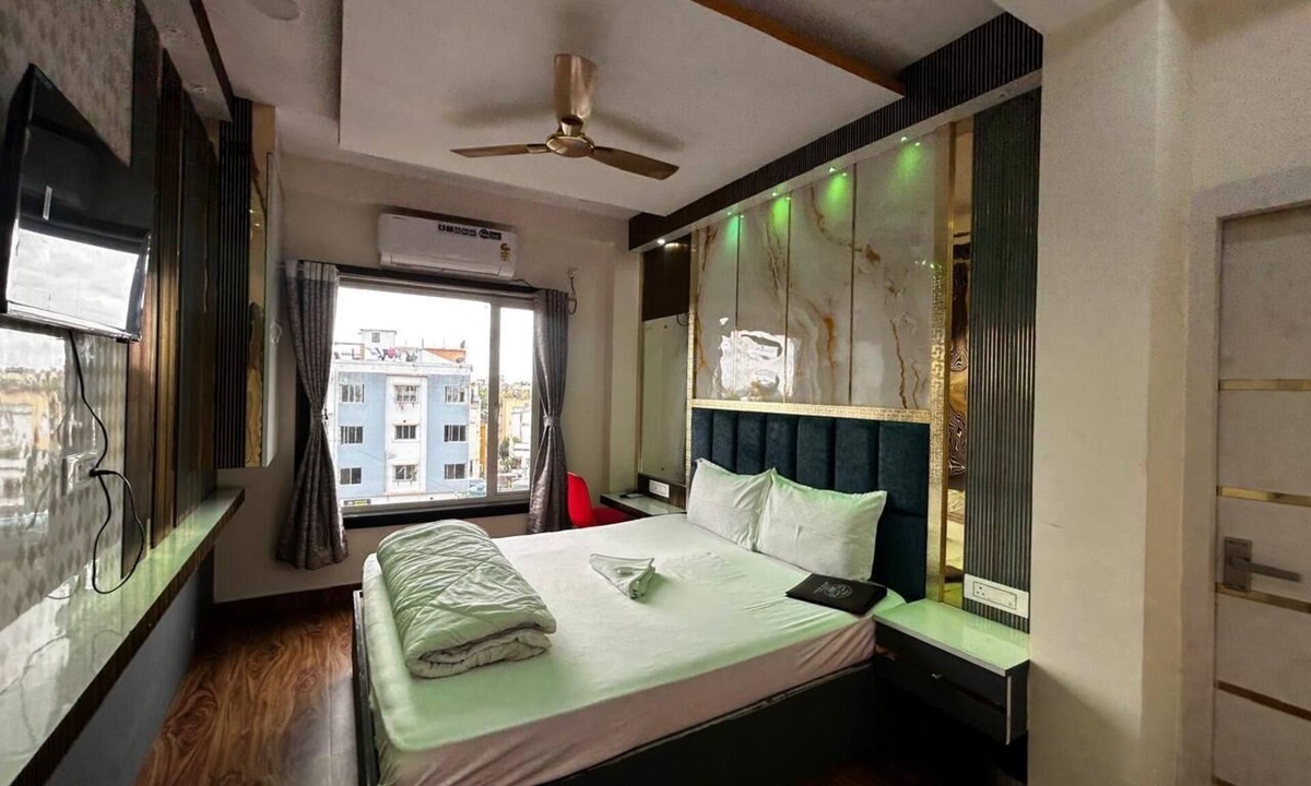 Dumdum Hotel | Hotel Runway