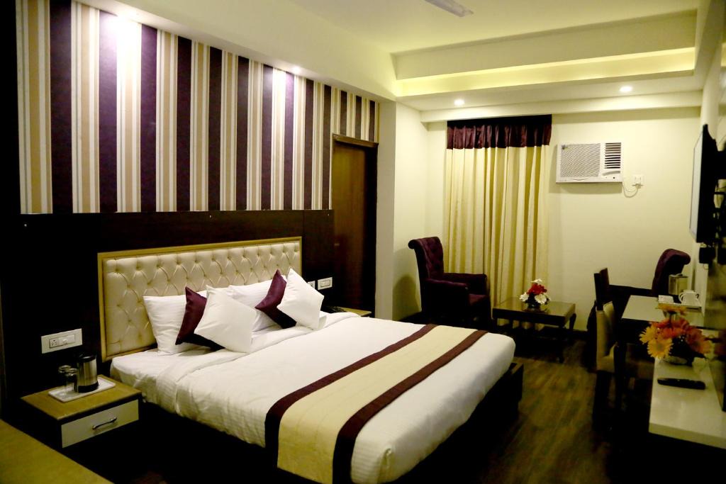 Zirakpur Hotel | Hotel S C Residency