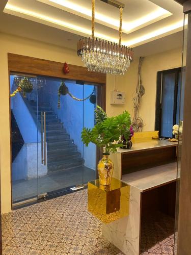 Parel Hotel | Hotel Sai Palace- Near Tata Memorial Hospital