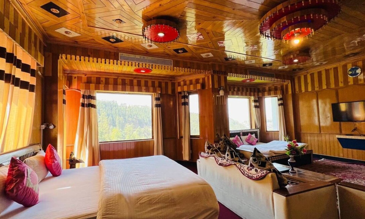 Theog Hotel | Hotel shimla hills international