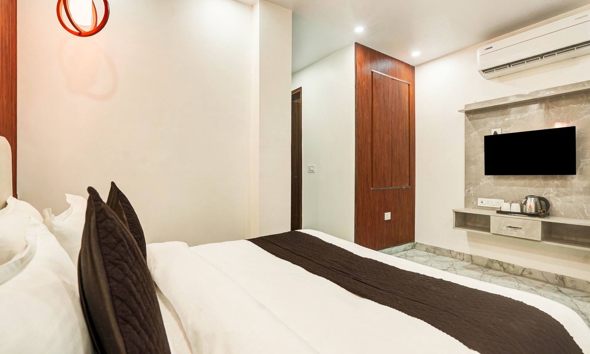 Delhi Hotel | Hotel Solaris Retreat By The Arrow