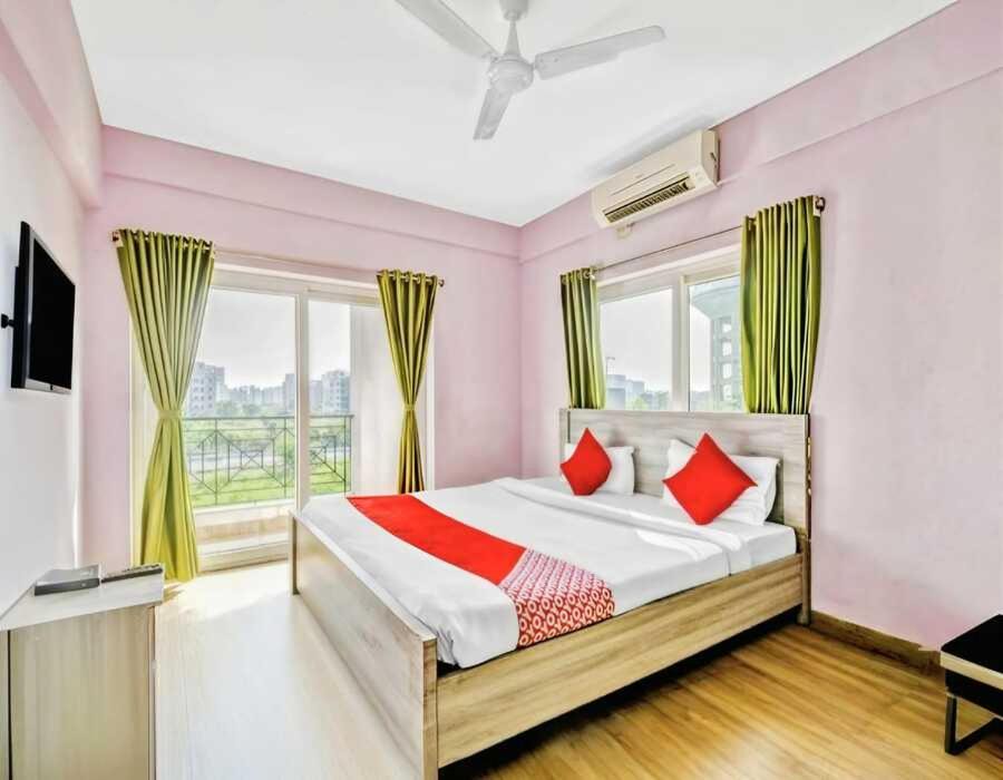 Rajarhat Hotel | Hotel SSSS Garden Cafe
