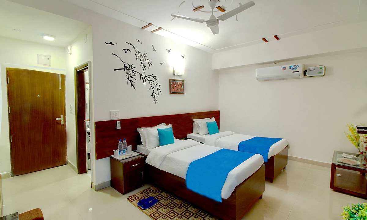 DLF Phase 3 Hotel | Hotel Staayz Premium
