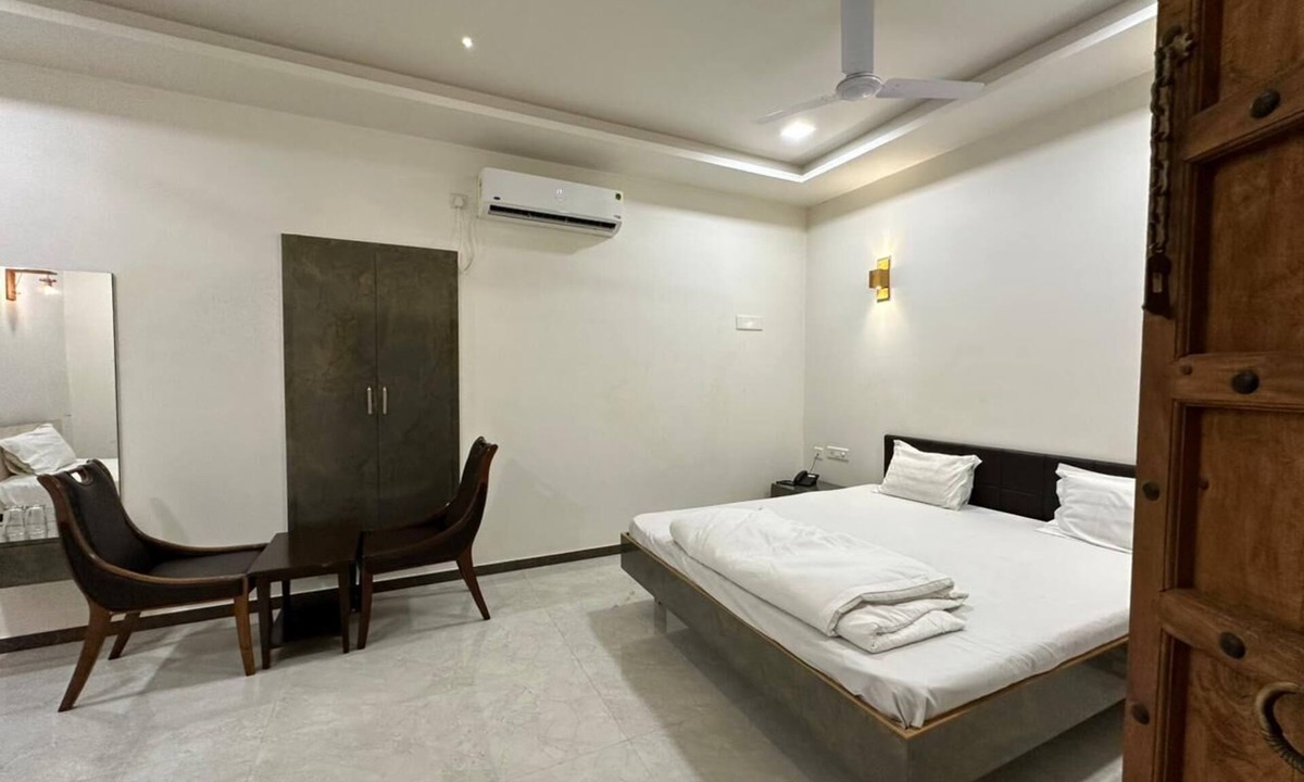 Mundra Hotel | Hotel Surbhi