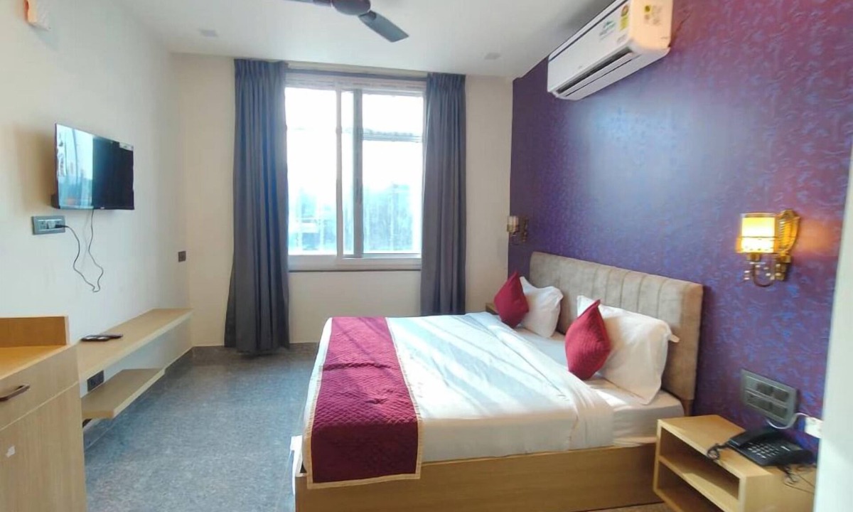 Achrol Hotel | Hotel The Crown Prince