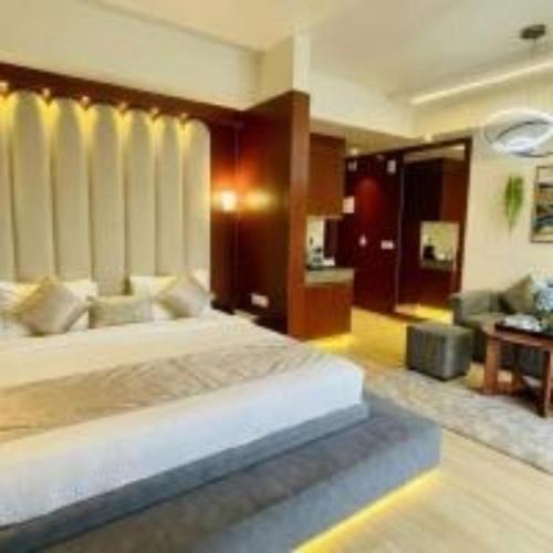 Gomti Nagar Apartment | Hotel The Grace Residency - Near Hotel Hyatt ,DLF MyPad, Gomtinagar, Lucknow