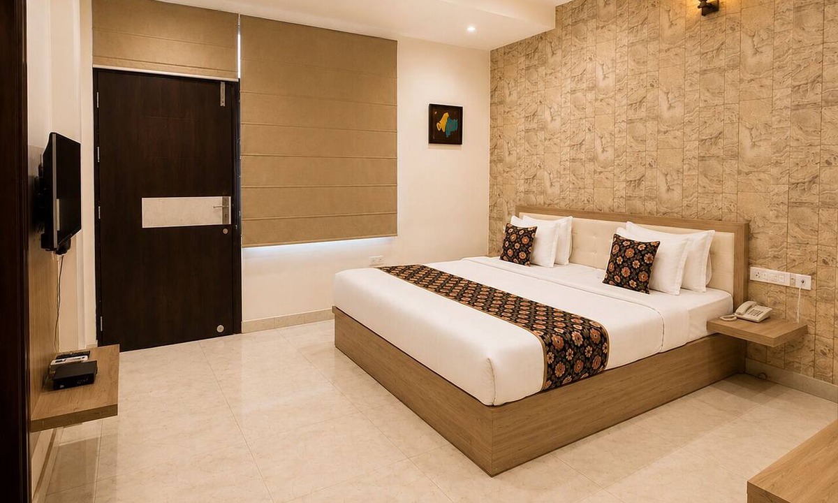 Mansarovar Hotel | Hotel The White Tulip
