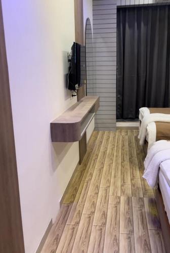 Surat Hotel | hotel we rooms