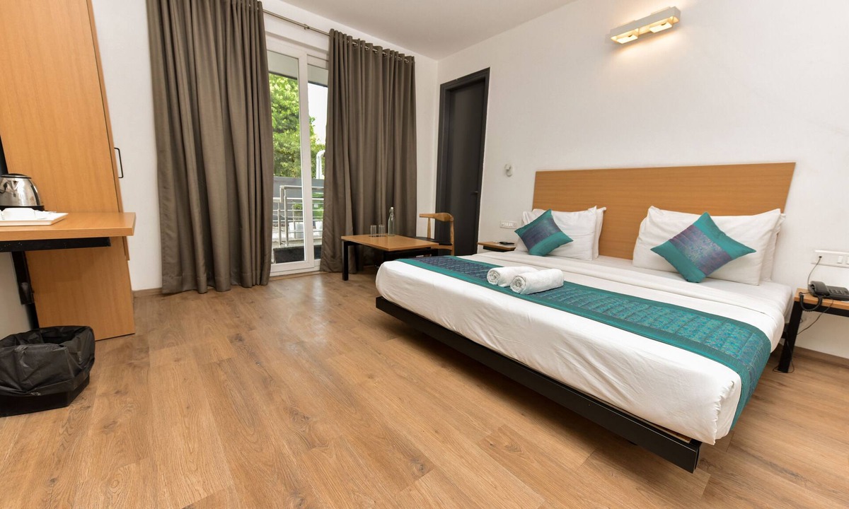 Pitampura Hotel | Hotel White Saffron