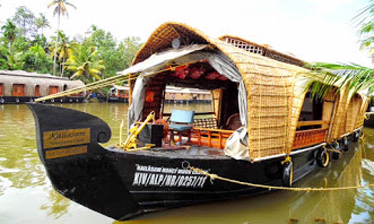 Kumarakom House | Houseboat Cruise in the Backwaters of Kerala