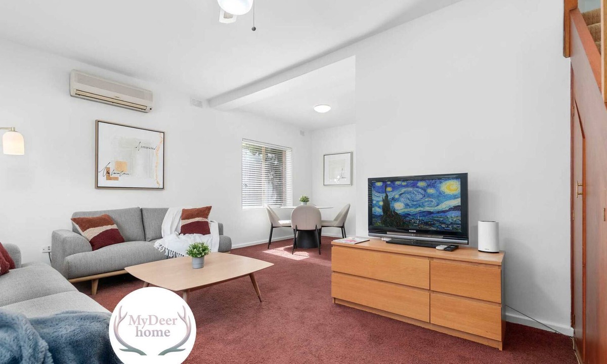 Plympton House | In Between City, Sea & Airport - 2BR Vacation Home