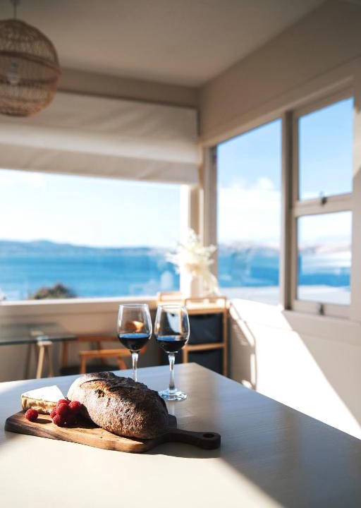Sandy Bay Villa | Incredible Waterview - 4 Bedroom Hobart Waterside Cottage